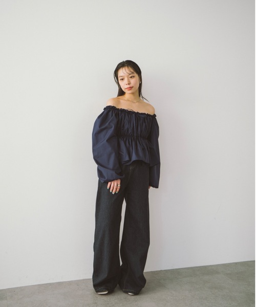 DRWCYS（ドロシーズ）の「オフショルギャザーリボンブラウス（シャツ/ブラウス・レディース・ホワイト/ベージュ/ネイビー/ブルー・FREE）」の5枚目の写真