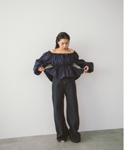 DRWCYS（ドロシーズ）の「オフショルギャザーリボンブラウス（シャツ/ブラウス・レディース・ホワイト/ベージュ/ネイビー/ブルー・FREE）」の6枚目の写真