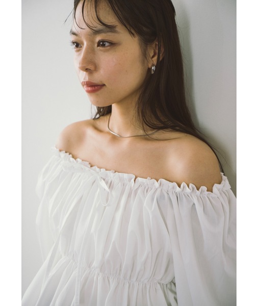 DRWCYS（ドロシーズ）の「オフショルギャザーリボンブラウス（シャツ/ブラウス・レディース・ホワイト/ベージュ/ネイビー/ブルー・FREE）」の20枚目の写真