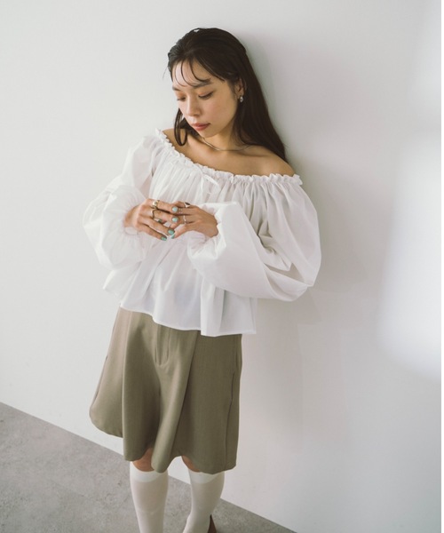 DRWCYS（ドロシーズ）の「オフショルギャザーリボンブラウス（シャツ/ブラウス・レディース・ホワイト/ベージュ/ネイビー/ブルー・FREE）」の21枚目の写真