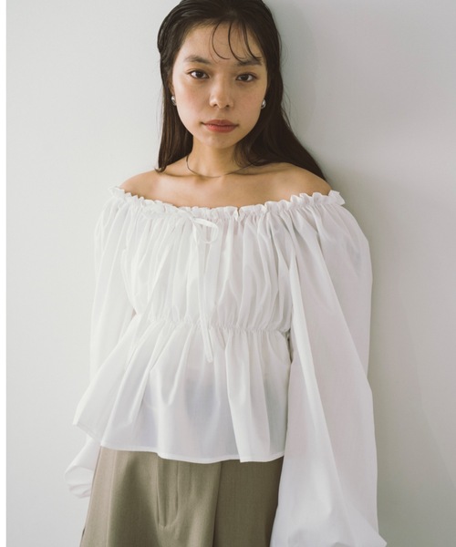 DRWCYS（ドロシーズ）の「オフショルギャザーリボンブラウス（シャツ/ブラウス・レディース・ホワイト/ベージュ/ネイビー/ブルー・FREE）」の19枚目の写真