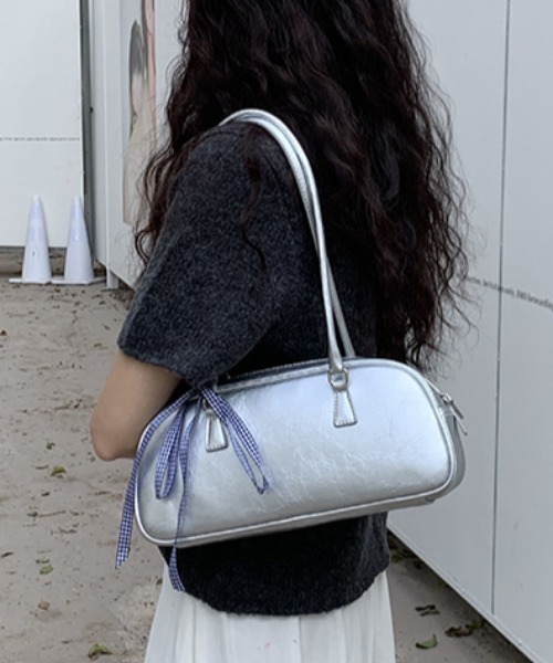 Mela(メラ)の「RIBBON × MINI BOSTON BAG(ボストンバッグ・レディース・シルバー・FREE)」の1枚目の写真