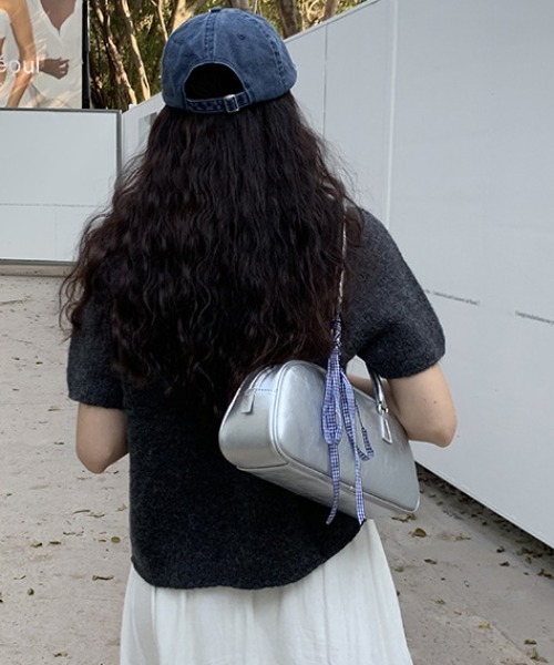 Mela(メラ)の「RIBBON × MINI BOSTON BAG(ボストンバッグ・レディース・シルバー・FREE)」の4枚目の写真