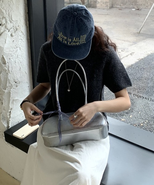 Mela(メラ)の「RIBBON × MINI BOSTON BAG(ボストンバッグ・レディース・シルバー・FREE)」の6枚目の写真