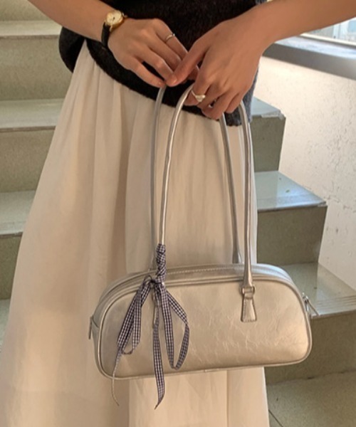 Mela(メラ)の「RIBBON × MINI BOSTON BAG(ボストンバッグ・レディース・シルバー・FREE)」の8枚目の写真