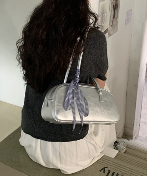 Mela(メラ)の「RIBBON × MINI BOSTON BAG(ボストンバッグ・レディース・シルバー・FREE)」の16枚目の写真