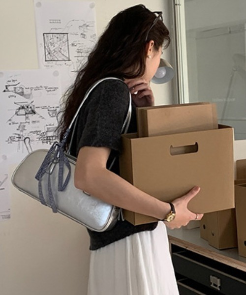 Mela(メラ)の「RIBBON × MINI BOSTON BAG(ボストンバッグ・レディース・シルバー・FREE)」の20枚目の写真