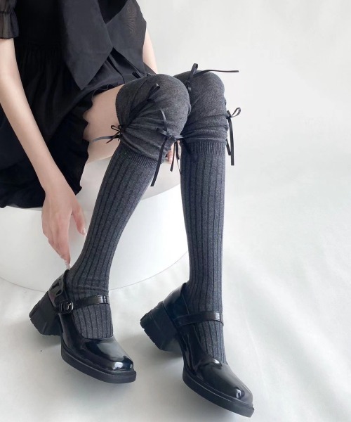 VIBGYOR（ヴィブジョー）の「【LAMPOON】リボンニーハイソックス（ソックス/靴下・レディース・ブラック/ホワイト/ベージュ/グレー・FREE）」の4枚目の写真