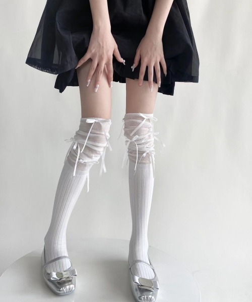 VIBGYOR（ヴィブジョー）の「【LAMPOON】リボンニーハイソックス（ソックス/靴下・レディース・ブラック/ホワイト/ベージュ/グレー・FREE）」の6枚目の写真