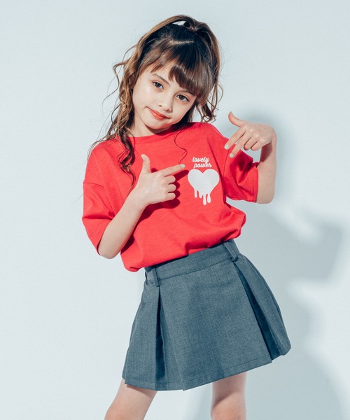 URBAN CHERRY（アーバンチェリー）の「【吸水速乾】オーバーサイズハートロゴプリントTシャツ（Tシャツ/カットソー・キッズ・ホワイト/レッド/ブルー/チャコール・110cm/120cm/130cm/140cm/150cm）」の4枚目の写真