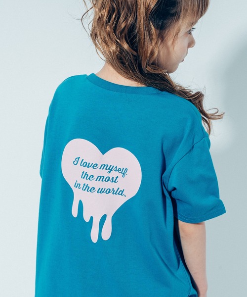 URBAN CHERRY（アーバンチェリー）の「【吸水速乾】オーバーサイズハートロゴプリントTシャツ（Tシャツ/カットソー・キッズ・ホワイト/レッド/ブルー/チャコール・110cm/120cm/130cm/140cm/150cm）」の3枚目の写真