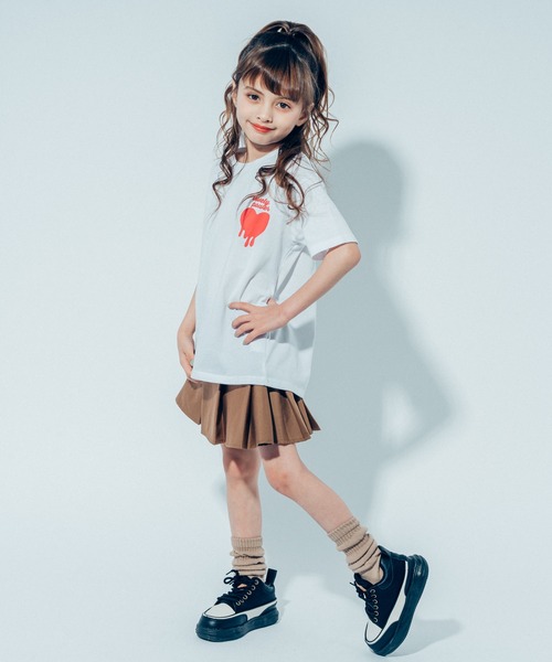 URBAN CHERRY（アーバンチェリー）の「【吸水速乾】オーバーサイズハートロゴプリントTシャツ（Tシャツ/カットソー・キッズ・ホワイト/レッド/ブルー/チャコール・110cm/120cm/130cm/140cm/150cm）」の14枚目の写真