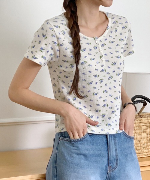 ROOPTOKYO（ループトウキョウ）の「小花柄  ヘンリーネック ワッフル半袖Ｔシャツ（Tシャツ/カットソー・レディース・アイボリー/ピンク/グレー・FREE）」の8枚目の写真