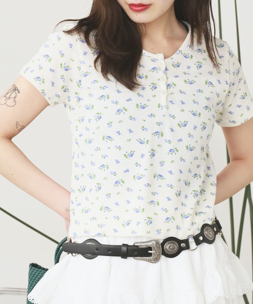 ROOPTOKYO（ループトウキョウ）の「小花柄  ヘンリーネック ワッフル半袖Ｔシャツ（Tシャツ/カットソー・レディース・アイボリー/ピンク/グレー・FREE）」の19枚目の写真