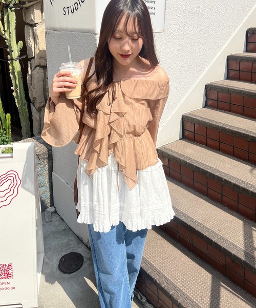 continuer de NICE CLAUP（コンティニューデナイスクラップ）の「【@_chipi2xセレクト】楊柳シアーラッフルブラウス（シャツ/ブラウス・レディース・キャメル/ピンク/オフホワイト/サックスブルー・FREE）」の11枚目の写真