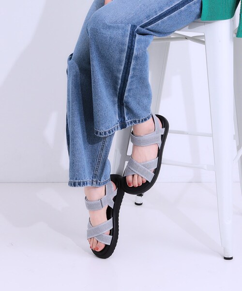 SHOO・LA・RUE(シューラルー)の「大人のカジュアルコーデに 私にフィットする ニットサンダル(サンダル・レディース・ブラック/シルバー/ブラウン系その他・35/45)」の9枚目の写真