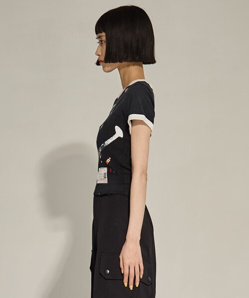 Maison MIHARA YASUHIRO(メゾンミハラヤスヒロ)の「【MIHARA YASUHIRO/ミハラヤスヒロ】SMILY FACE PRINTED STICKER MINI TEE/スマイリーファイスプリンテッドミニTシャツ(Tシャツ/カットソー・レディース・ホワイト/ブラック・36)」の6枚目の写真
