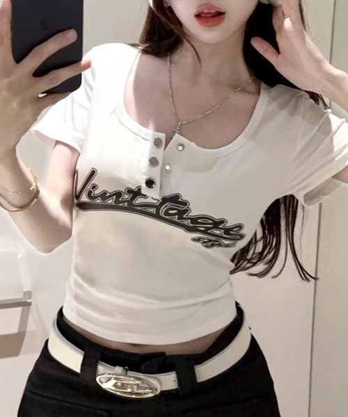 Riff(リフ)の「ヘンリーネックロゴプリントTシャツ 半袖(Tシャツ/カットソー・レディース・ブラック/レッド/ホワイト・FREE)」の2枚目の写真