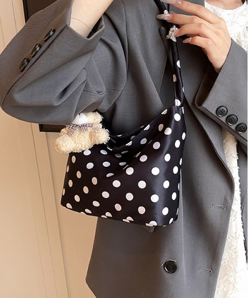 WEGO（ウィゴー）の「WEGO/ドット柄ワンハンドバッグ（ハンドバッグ・レディース・ホワイト/レッド/ブラック・FREE）」の4枚目の写真
