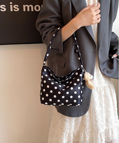 WEGO（ウィゴー）の「WEGO/ドット柄ワンハンドバッグ（ハンドバッグ・レディース・ホワイト/レッド/ブラック・FREE）」の13枚目の写真