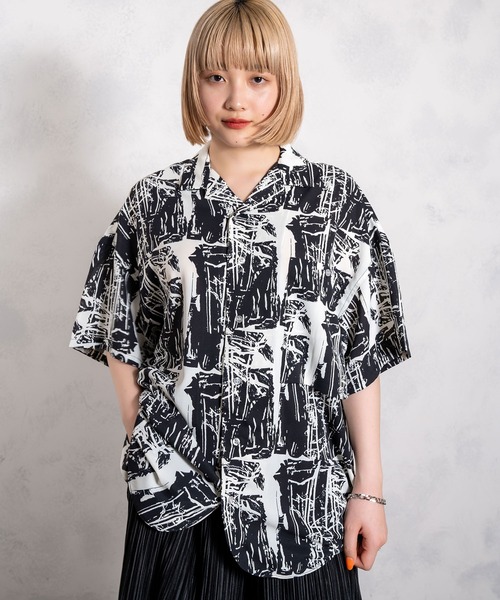 INTERPLAY（インタープレイ）の「【INTERPLAY】Open Collar S/S Over Size Shirt【2】（シャツ/ブラウス・メンズ・グレー系その他2/グレー系その他3/グレー系その他4/グリーン系その他/グリーン系その他3/その他1/その他2/ホワイト系その他3/ベージュ系その他/ベージュ系その他2/ブラック系その他2/グレー系その他/ピンク系その他/ホワイト系その他2/ホワイト系その他4/オレンジ系その他/ブラック×ホワイト/サックスブルー系/ブラック/ホワイト/ブルー・FREE）」の7枚目の写真