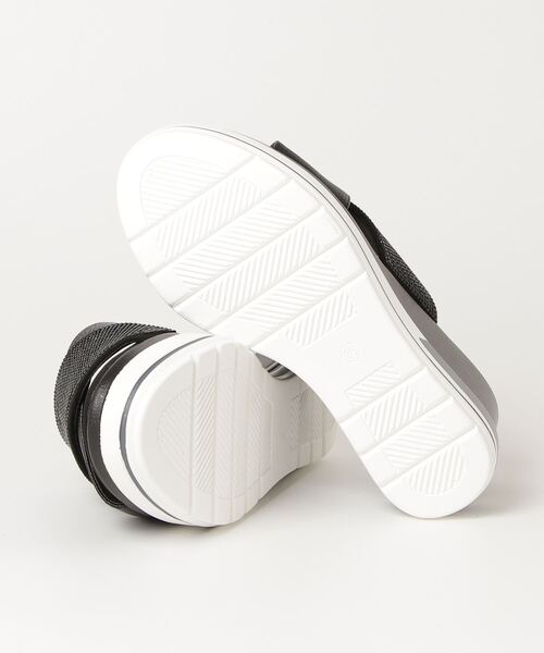 kitson（キットソン）の「kitson キラキラ クロスベルト 厚底サンダル（サンダル・レディース・ブラック/シルバー/ベージュ・S/M/L/LL）」の4枚目の写真