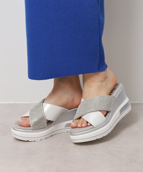 kitson(キットソン)の「kitson キラキラ クロスベルト 厚底サンダル(サンダル・レディース・ブラック/シルバー/ベージュ・S/M/L/LL)」の7枚目の写真