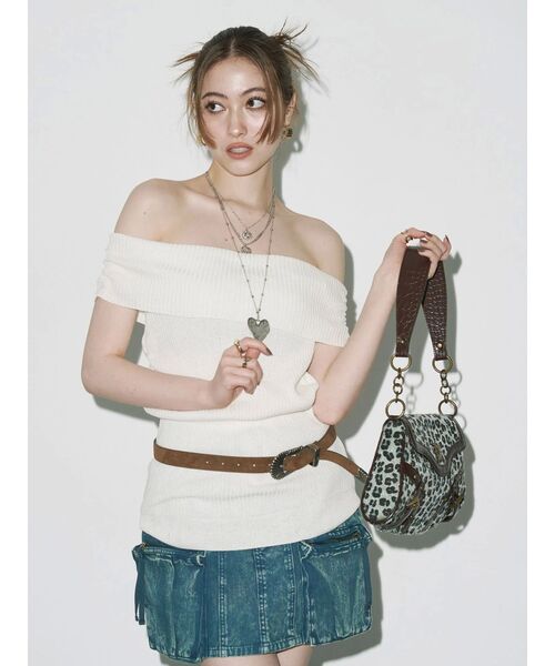 EVRIS（エヴリス）の「オフショルニットチュニック（ニット/セーター・レディース・ホワイト/ブラウン/ブラック・FREE）」の8枚目の写真