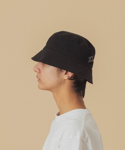 KANGOL（カンゴール）の「XLARGE×KANGOL BLACK BUCKET HAT（ハット・メンズ・ブラック・M/L）」の6枚目の写真