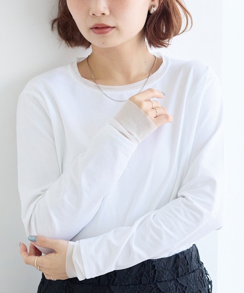 LAVEANGE（ラビアンジェ）の「袖チュール切替プルオーバー（Tシャツ/カットソー・レディース・ブラック/ブラック系その他/オフホワイト/ブルー・3L/4L/LL/M/5L）」の2枚目の写真