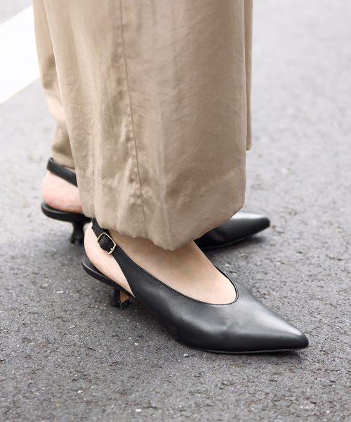 SLOBE IENA(スローブイエナ)の「SLOBE ベルトバックスリングパンプス(パンプス・レディース・ブラック/ベージュ・22.5cm/23cm/23.5cm/24cm/24.5cm)」の6枚目の写真