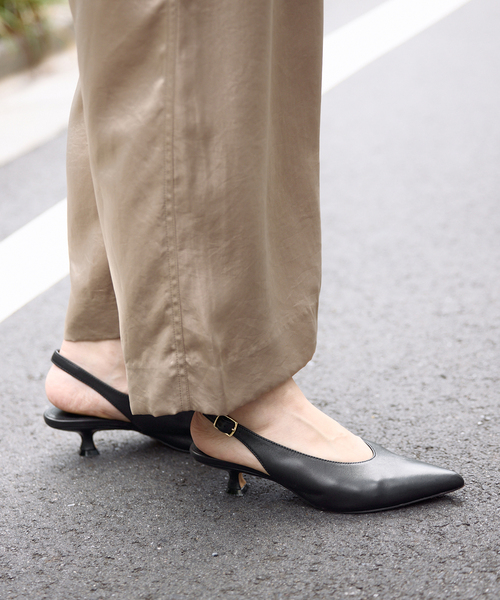 SLOBE IENA(スローブイエナ)の「SLOBE ベルトバックスリングパンプス(パンプス・レディース・ブラック/ベージュ・22.5cm/23cm/23.5cm/24cm/24.5cm)」の7枚目の写真