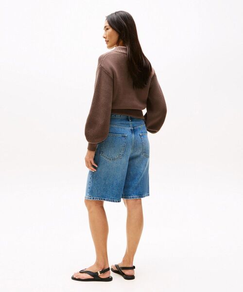 TOMMY HILFIGER（トミーヒルフィガー）の「デニムバミューダショートパンツ（その他パンツ・レディース・ブルー・26inch/27inch/25inch）」の4枚目の写真