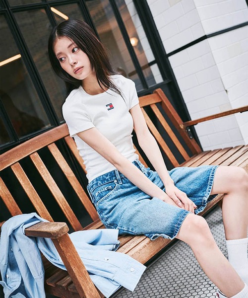 TOMMY HILFIGER（トミーヒルフィガー）の「デニムバミューダショートパンツ（その他パンツ・レディース・ブルー・26inch/27inch/25inch）」の9枚目の写真