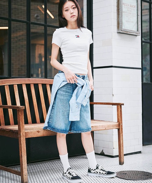 TOMMY HILFIGER（トミーヒルフィガー）の「デニムバミューダショートパンツ（その他パンツ・レディース・ブルー・26inch/27inch/25inch）」の12枚目の写真