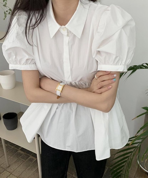 maison de LATIR(メゾンドラティール)の「レトロな大人可愛いパフスリーブペプラシャツ(シャツ/ブラウス・レディース・ホワイト/ブラック・FREE)」の8枚目の写真