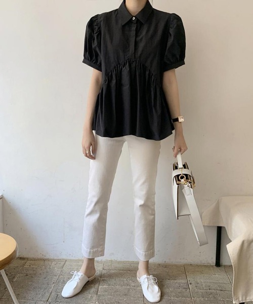 maison de LATIR(メゾンドラティール)の「レトロな大人可愛いパフスリーブペプラシャツ(シャツ/ブラウス・レディース・ホワイト/ブラック・FREE)」の12枚目の写真