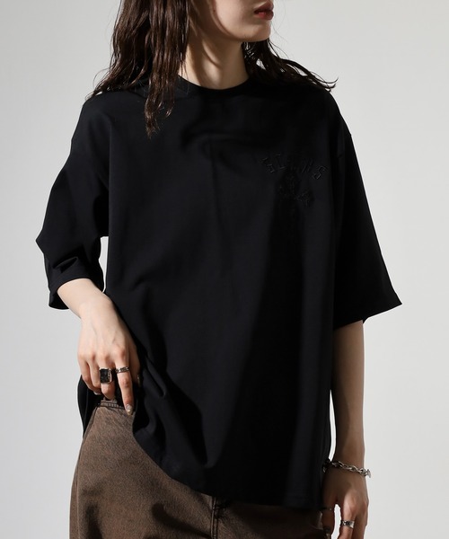 RE730(アールイーセブンサーティー)の「クロスアップリケ半袖Tシャツ(Tシャツ/カットソー・メンズ・ブラック×ブラック/ブラック×ホワイト/オフホワイト・L/M)」の4枚目の写真