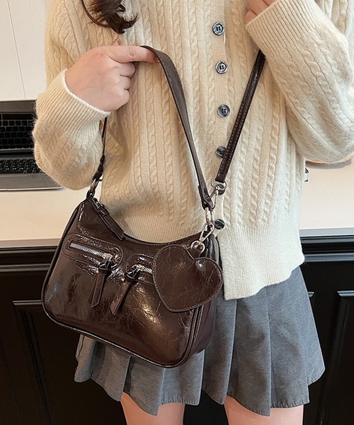 Lace Ladies（レースレディース）の「レザー調 ハート チャーム付き 2WAY ショルダーバッグ（ショルダーバッグ・レディース・ブラック/アイボリー/ダークブラウン/ブラウン・FREE）」の18枚目の写真
