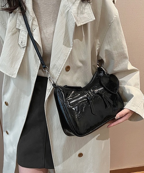 Lace Ladies（レースレディース）の「レザー調 ハート チャーム付き 2WAY ショルダーバッグ（ショルダーバッグ・レディース・ブラック/アイボリー/ダークブラウン/ブラウン・FREE）」の19枚目の写真