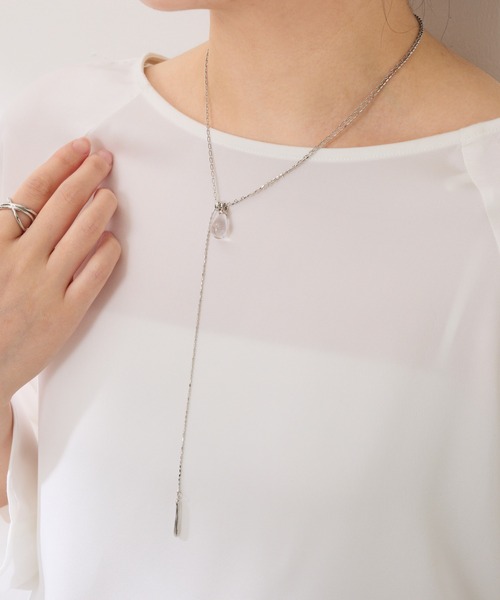 PAPILLONNER（パピヨネ）の「クリアドロップＹ字ネックレス（ネックレス・レディース・ゴールド/シルバー・FREE）」の3枚目の写真