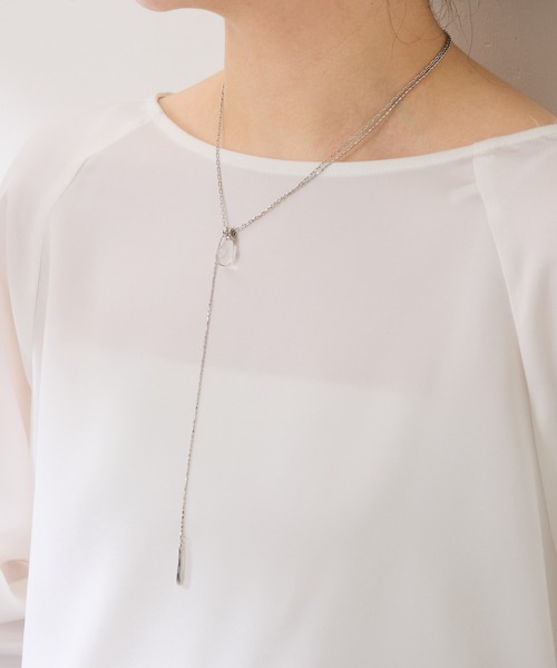 PAPILLONNER（パピヨネ）の「クリアドロップＹ字ネックレス（ネックレス・レディース・ゴールド/シルバー・FREE）」の4枚目の写真