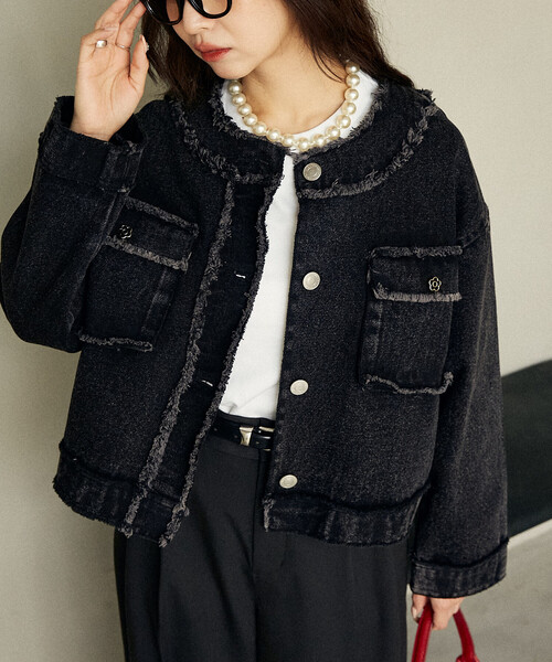 PUBLUX(パブリュクス)の「MARY QUANT × PUBLUX/マリークワント フラワーモチーフ釦 ノーカラー デニムジャケット 限定展開(デニムジャケット・レディース・ブラック/チャコールグレー・フリ-)」の14枚目の写真