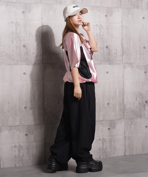 1111clothing(ワンフォークロージング)の「ナイロン ワッシャー バレルレッグパンツ / Nylon Washer Barrel Leg Pants(その他パンツ・レディース・ブラック/ネイビー・L)」の17枚目の写真