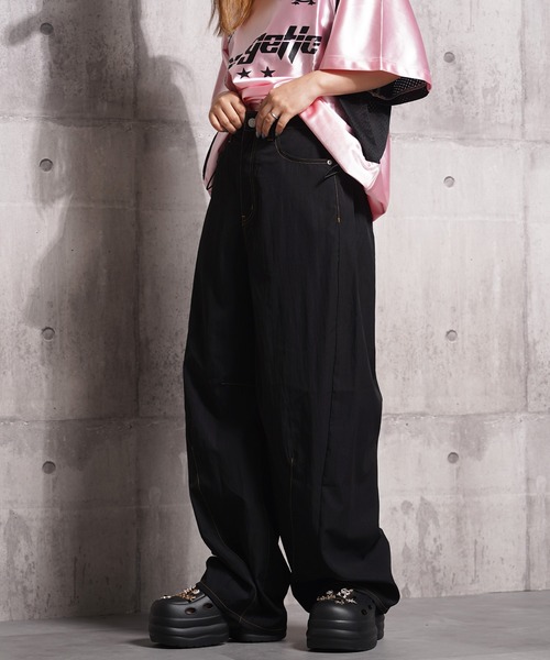 1111clothing(ワンフォークロージング)の「ナイロン ワッシャー バレルレッグパンツ / Nylon Washer Barrel Leg Pants(その他パンツ・レディース・ブラック/ネイビー・L)」の18枚目の写真