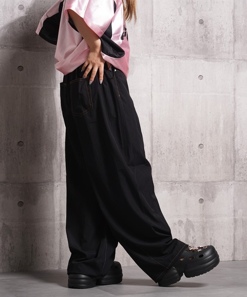 1111clothing(ワンフォークロージング)の「ナイロン ワッシャー バレルレッグパンツ / Nylon Washer Barrel Leg Pants(その他パンツ・レディース・ブラック/ネイビー・L)」の20枚目の写真