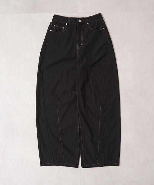 1111clothing(ワンフォークロージング)の「ナイロン ワッシャー バレルレッグパンツ / Nylon Washer Barrel Leg Pants(その他パンツ・レディース・ブラック/ネイビー・L)」の14枚目の写真