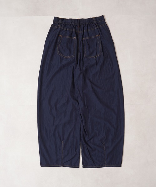 1111clothing(ワンフォークロージング)の「ナイロン ワッシャー バレルレッグパンツ / Nylon Washer Barrel Leg Pants(その他パンツ・レディース・ブラック/ネイビー・L)」の22枚目の写真