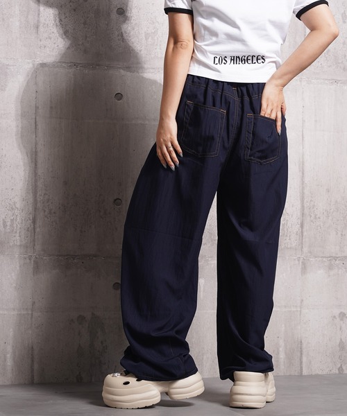 1111clothing(ワンフォークロージング)の「ナイロン ワッシャー バレルレッグパンツ / Nylon Washer Barrel Leg Pants(その他パンツ・レディース・ブラック/ネイビー・L)」の7枚目の写真