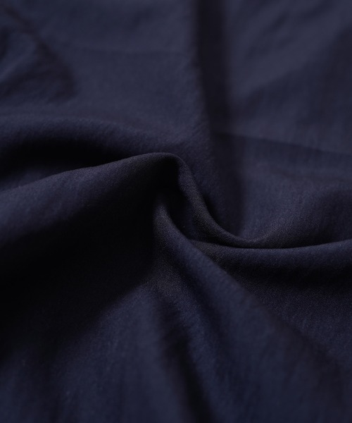 1111clothing(ワンフォークロージング)の「ナイロン ワッシャー バレルレッグパンツ / Nylon Washer Barrel Leg Pants(その他パンツ・レディース・ブラック/ネイビー・L)」の9枚目の写真